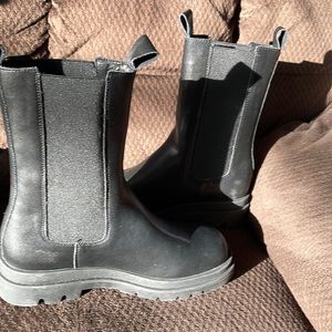 Lattelier leather Chelsea boots size 9 black